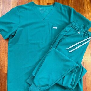 FIGS Scrub Set - Mens - Tansen pants - Leon Top - Hunter Green